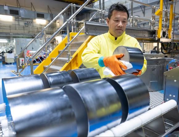 Preparing silicon ingots for irradiation in OPAL