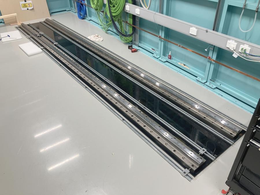 ADS2 floor rails