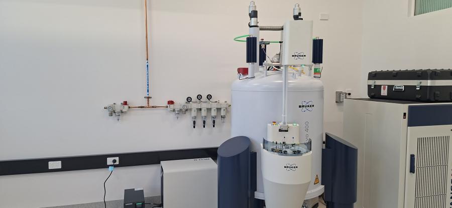 NMR spectrometer